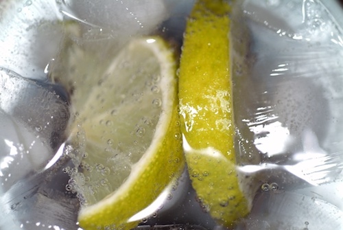 Gin Eiswuerfel Zitrone